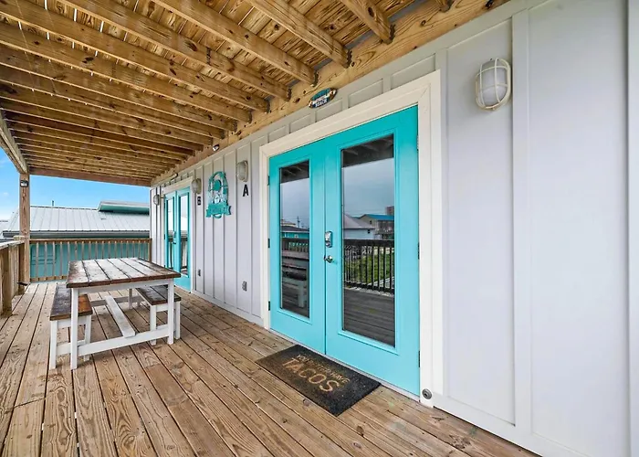 Full Duplex, Includes Both Sides W/ Private Pool Steps From Holiday home *