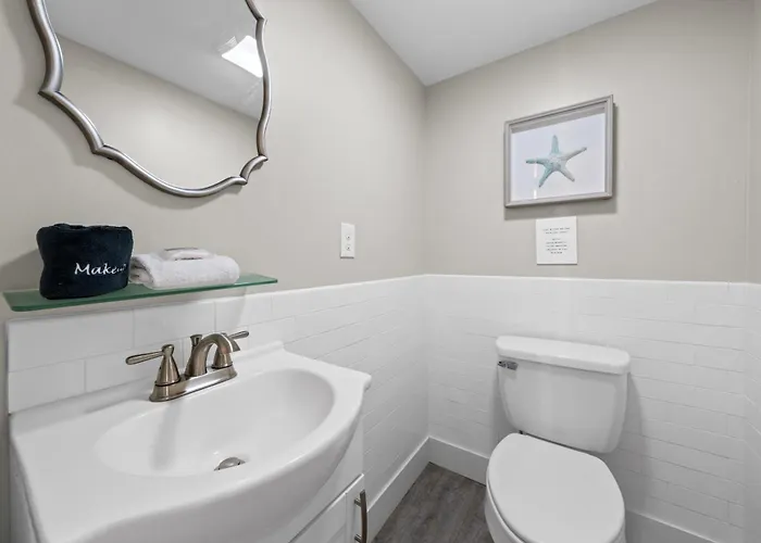 Holiday home Full Duplex, Includes Both Sides W/ Private Pool Steps From