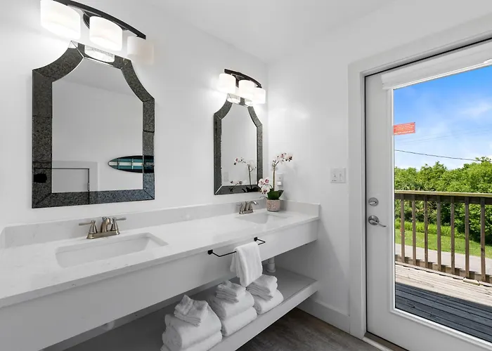 Full Duplex, Includes Both Sides W/ Private Pool Steps From