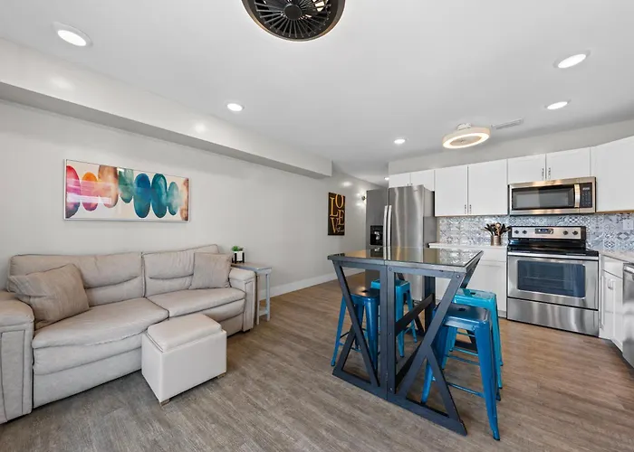 Full Duplex, Includes Both Sides W/ Private Pool Steps From Holiday home Gulf Shores