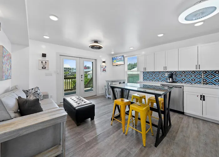 Holiday home Full Duplex, Includes Both Sides W/ Private Pool Steps From Gulf Shores